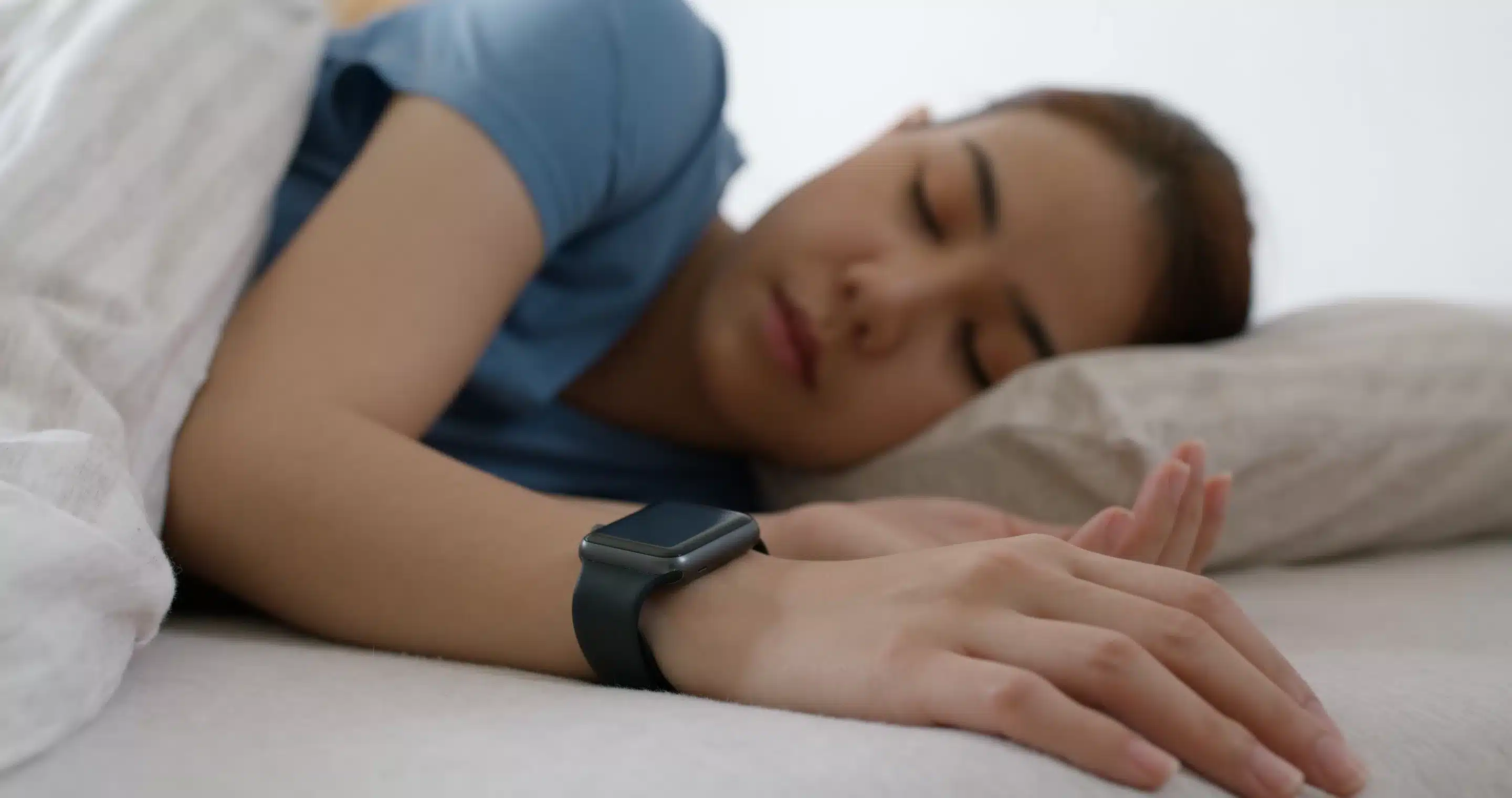 Asia teen woman wear smartwatch for sugar tracker, blood pressure